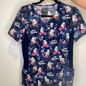 Sloth top from uniform advantage. Size small